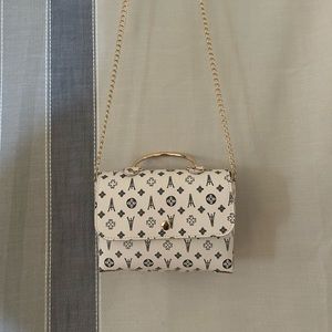 NWOT VEGAN cross body bag with gold chain